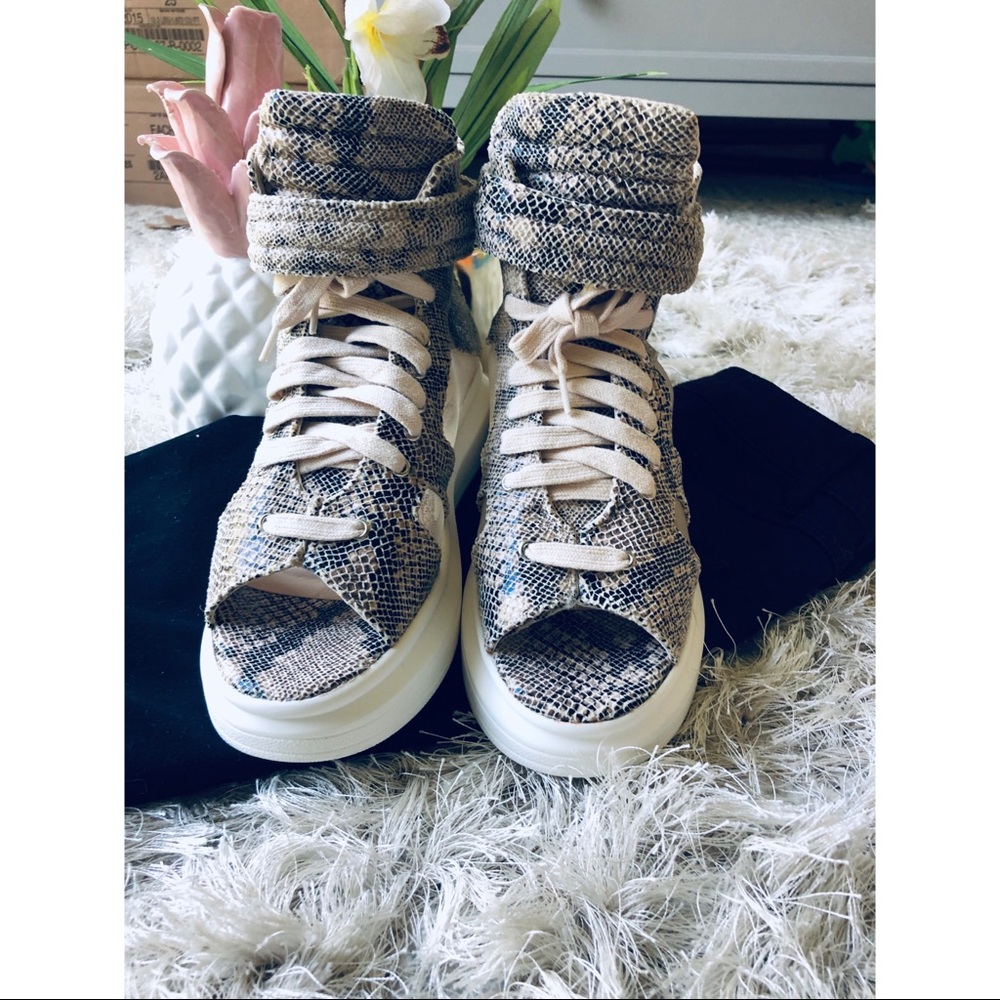 ✨LAST PAIR✨NIB Snakeprint Sneakers - Picture 4 of 8